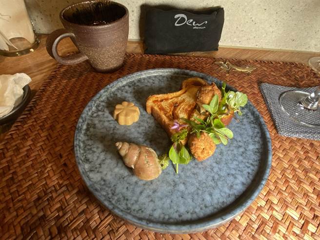 位于西区大墩路近台湾大道口秘境餐厅「Dew」结合实验厨房和创意料理的新形态。（冯惠宜摄）