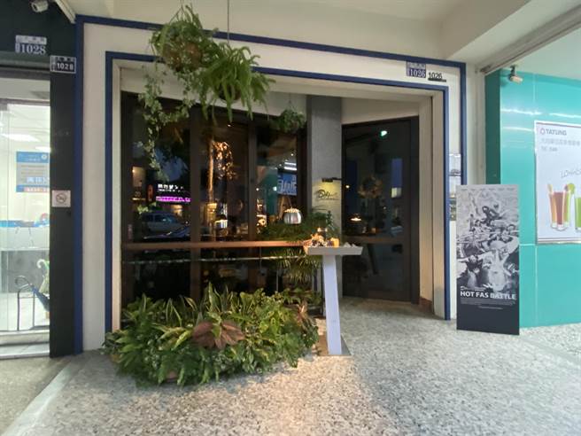 位于西区大墩路近台湾大道口秘境餐厅「Dew」结合实验厨房和创意料理的新形态。（冯惠宜摄）