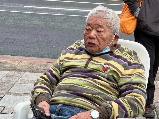 刈包吉预计于6月18日上午11时在龙山寺公园3号出口发放2000颗肉粽、 1000个便当。（本报资料照片）