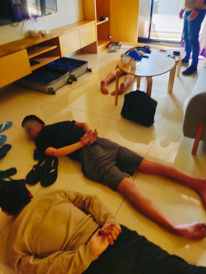 警方攻堅破獲網路博奕詐騙水房。（警方提供）