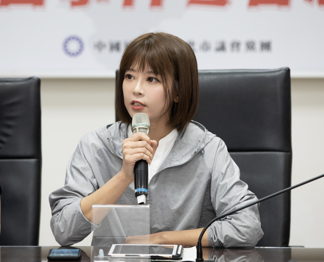 江怡臻強烈質疑賴清德辦公室造謠抹黑，並截圖賴選辦發言人戴瑋姍今（14）日臉書貼文。圖/江怡臻提供