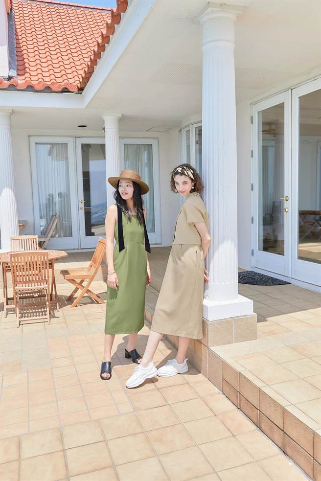 GU超人气单品「女装多WAY连身裙」推出优惠价790元（原价990元）。（GU提供）