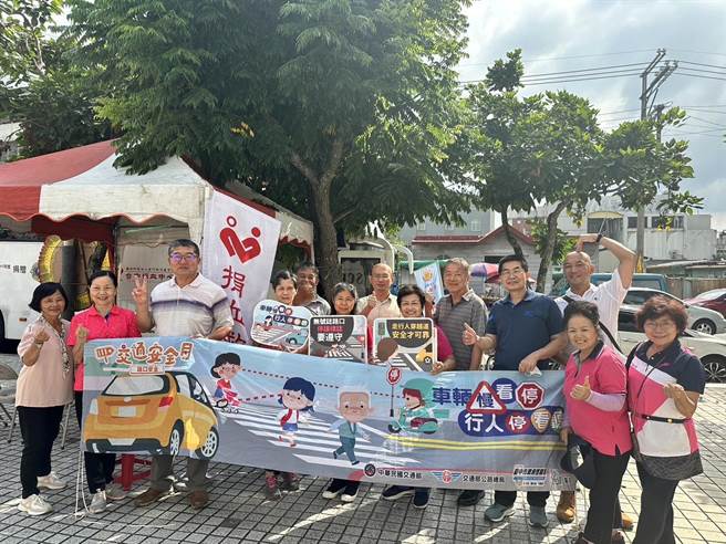 和平警分局13日特别联合邻近东势分局及台中捐血中心，共同举办捐血活动。（警方提供）