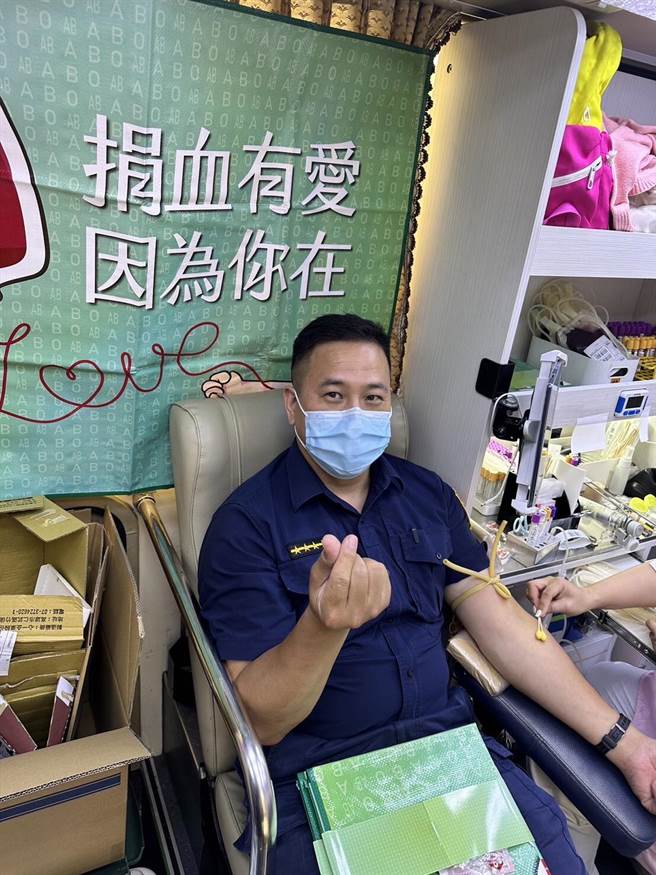 和平警分局13日特别联合邻近东势分局及台中捐血中心，共同举办捐血活动。（警方提供）