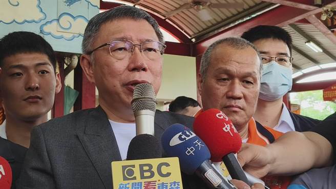 民眾党总统参选人柯文哲针对日前说的国家要培养「网军」一事，今(14日)改口叫「资安团队」。（廖素慧摄）