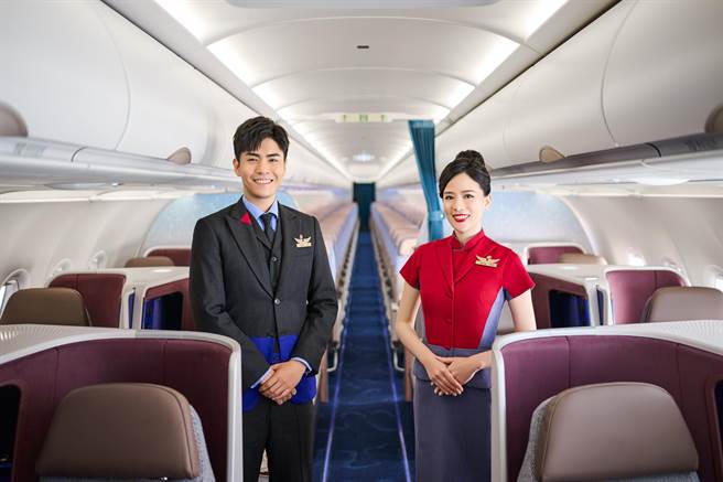 中華航空將啟動2023年航空服務人員客艙組員徵才計畫，預計招募超過百名本國籍客艙組員。（華航提供／陳祐誠傳真）