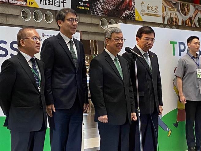 行政院長陳建仁（右2）。（陳祐誠攝）