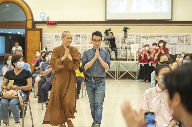 人生面临选择时，瓦基从书中寻求解答，吸取各种养分，透过阅读，显露良善的本性。（图／惠中寺提供）