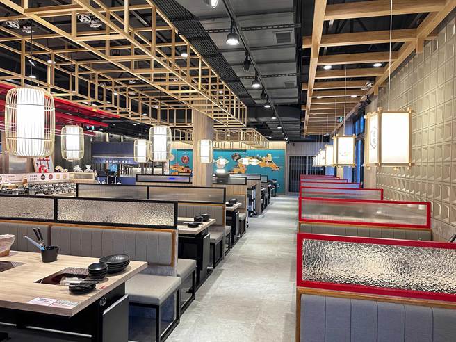 「涮乐和牛锅物」新竹经国店占地上百坪，桌型2到12人皆有，满足各式客群需求。(马辣国际餐饮集团提供)