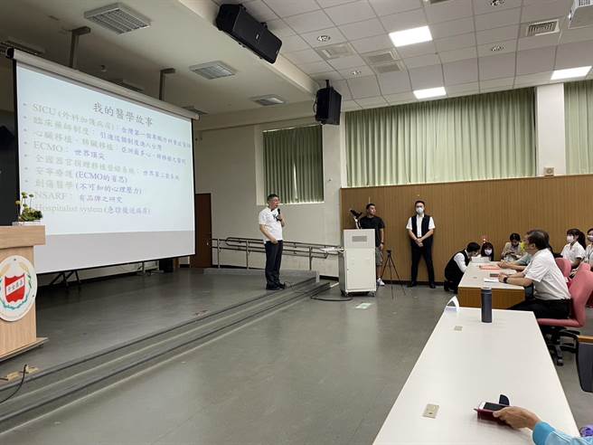 2024總統擬參選人柯文哲到嘉女演講。（林昱孜提供／廖素慧嘉市傳真）