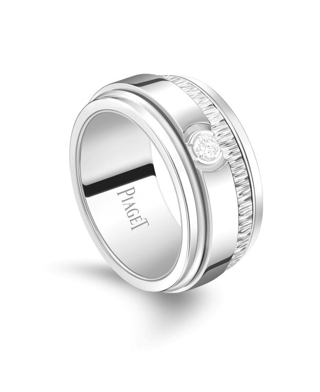 伯爵Possession系列白金宫廷式雕刻饰纹镶钻戒指，18万9000元。（PIAGET提供）