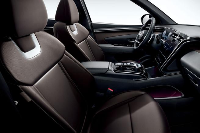 搭载车系豪华Two-Tone深棕双色设计。（南阳实业提供）