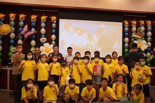 台中电厂14日于接待中心办理台电奖助学金联合颁奖典礼。（台中电厂提供）