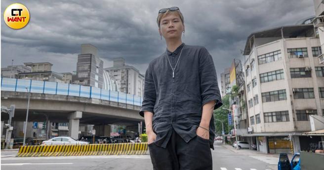 黄浩庭推出台语专辑，入围金曲奖三项大奖。（图／焦正德摄）