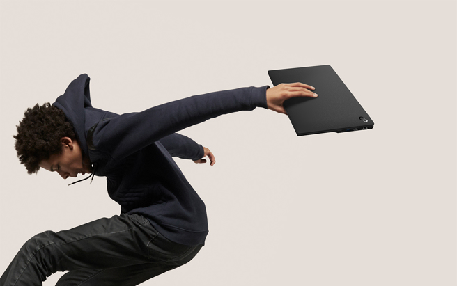 富士通 Fujitsu FMV UH-X 轻型笔电登台。（精技电脑提供）