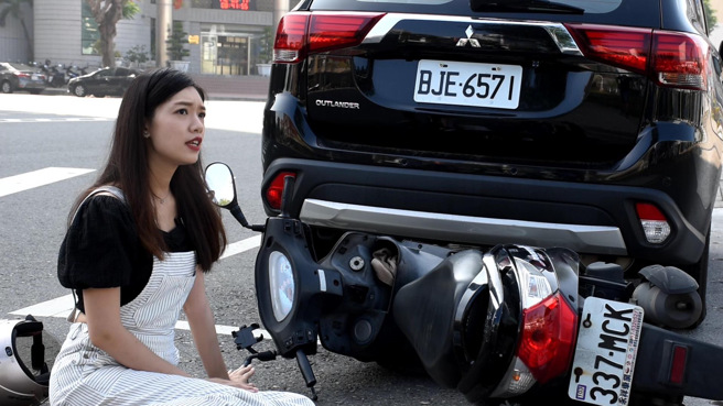 影片呈现警察平日为维护城市治安、交通秩序与市民安全，任劳任怨地默默坚守在各个工作岗位上的台湾水牛精神。(警方提供)