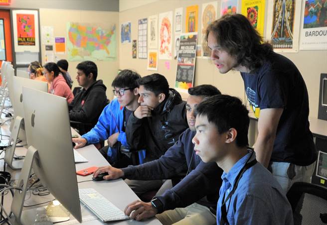 新北市7所公立技术型高中全数通过国际学校奖认证，在本学年度启动技职双联学制专班。（新北市教育局提供）