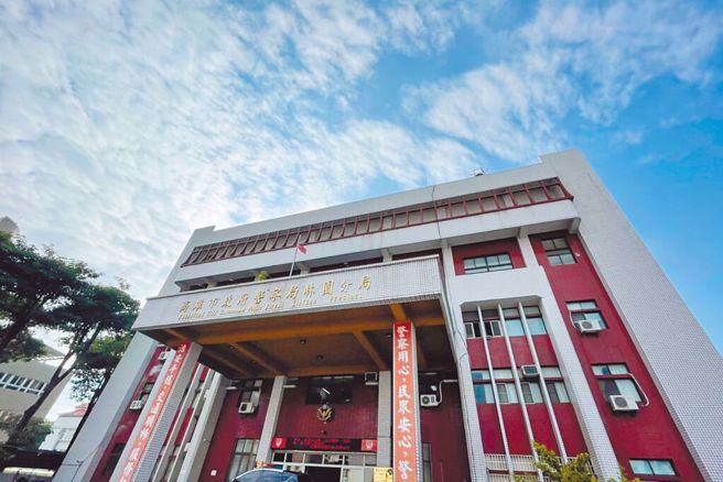 高雄某大學2女學生同時墜樓，1人不治1人命危。(中時資料庫)