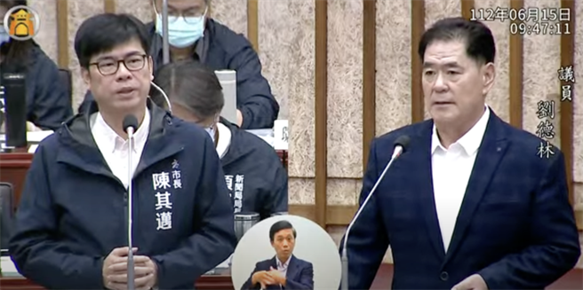 高市議員劉德林今（15）日在總質詢時爆料，衛生局、社會局巷弄長照站總共近500處，卻有不肖業者利用人頭設置巷弄站及浮報，A走大筆公帑。（柯宗緯翻攝）