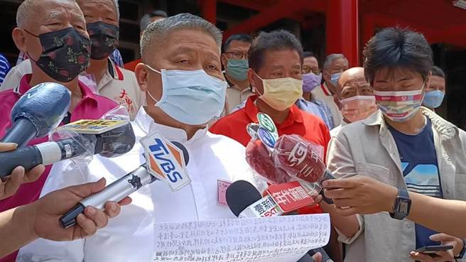 台中大甲鎮瀾宮董事長顏清標去年遭到70多歲李姓老翁多次冒用名諱寄出恐嚇信，向李翁求償80萬，今判賠8萬確定；顏清標表示，賠償將捐給公益團體助弱勢。（本報資料照）