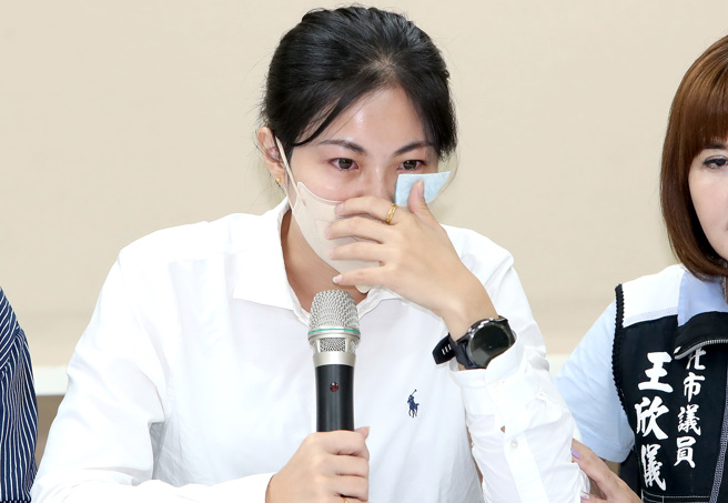 媒体人朱凯翔自比为「金毛狮王」谢逊喊冤，让云林县议员陈芳盈（图）狂酸，朱性骚过的女生数量，大概跟谢逊杀过的人不相上下。（资料照／郑任南摄）