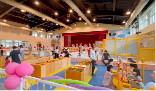 ▲位于七堵的市内儿童乐园，11日午间突然警报声大作，基隆市议员曾怡芳就在现场，有些家长听到警报声有点不知所措，幸好最后是乌龙一场。曾怡芳强调，希望市府能正视这场警报乌龙，检视相关安全设备与危机应变的SOP。（曾怡芳办公室提供／徐佑升基隆传真）