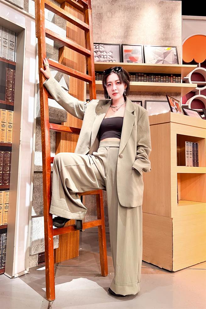 刘宣怡近日来台宣传新EP《180：Athena》。（华纳音乐提供）