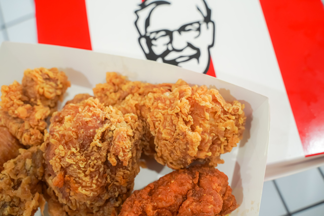 有網友在臉書看到肯德基套餐的49元超殺優惠券廣告，下訂後驚覺慘遭詐騙。（示意圖／shutterstock）