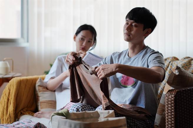 林映唯（圖左）、劉冠廷在口述影像宣傳影片中，呈現小情侶的日常。（台北電影節提供）