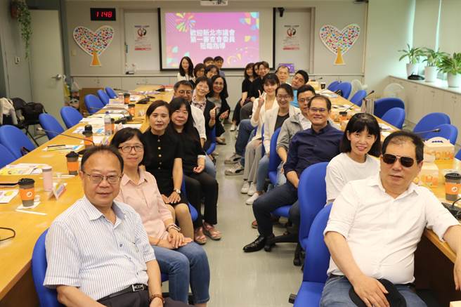 新北市议会第一审查会赴社会局考察性骚扰防治业务，并座谈交流。（新北市社会局提供）