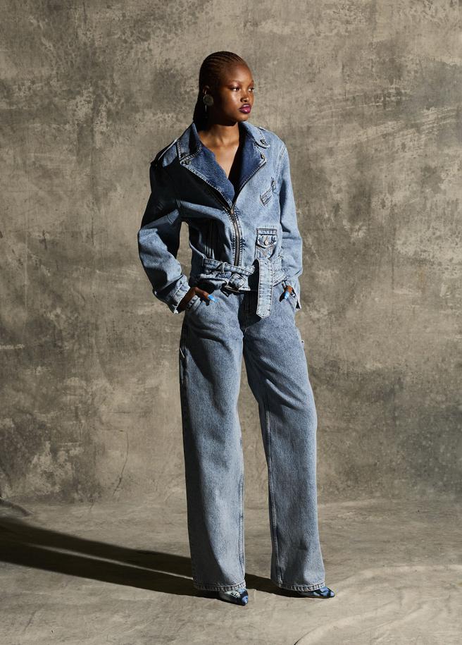 Moschino M05CH1N0 JEANS以品牌创始人过去的作品为启发，重新演绎。（Moschino提供）