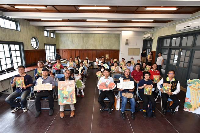 台南市文化资产管理处与蔚蓝文化出版社合作推出《救火啦！阿蒲的超级任务》绘本，今天举行新书发表会。(台南市文化局提供／曹婷婷台南传真)