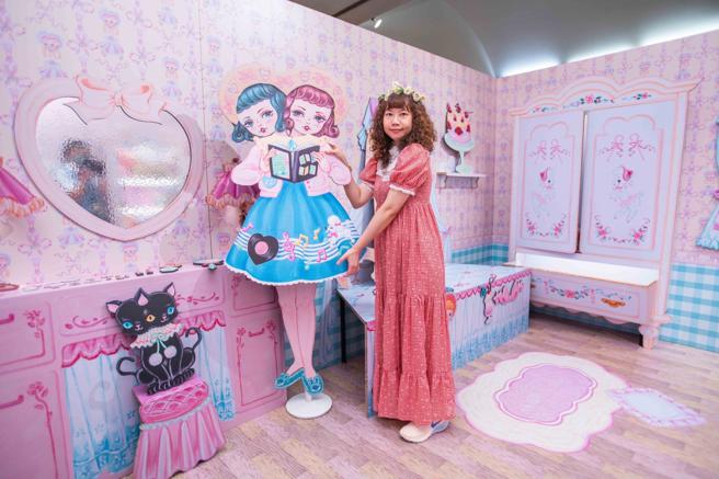 创作者OnlyTwo，在梦幻氛围的少女系插画中，藏着暗黑小心机。（吴松翰摄）