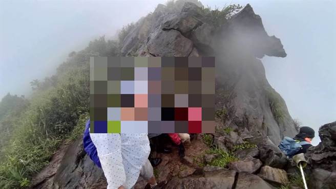 ▲搜救隊員於晚間6時17分接觸受困民眾，幸好狀況都無需送醫。（新北市消防局提供／徐佑昇新北傳真）