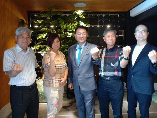 （大台中不动产开发公会15日呼吁政府，平均地权条例2.0版上路后，预售屋应即起不得转售，以免造成市场混乱！图／曾丽芳）