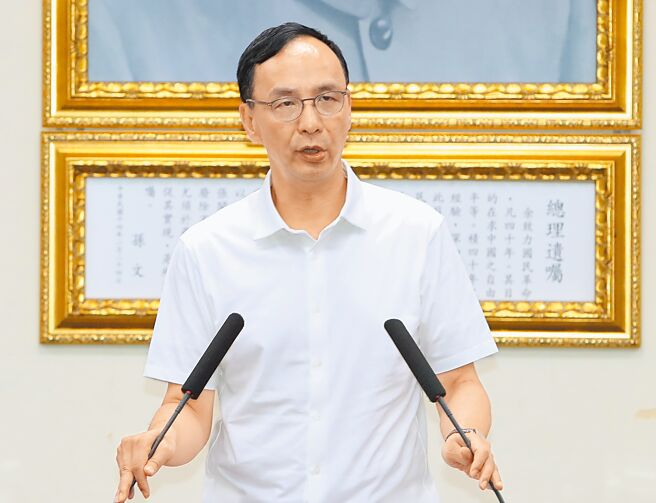 据了解，侯友宜与国民党主席朱立伦（见图）双方幕僚日前曾在内部会议一度起口角争执，彼此互相怪罪要对方负起整合责任。（郑任南摄）