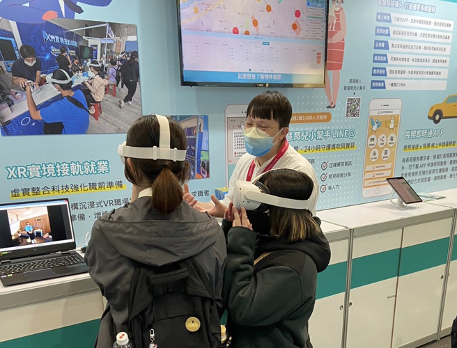 台中市數位治理局積極推廣數位科技與創新應用，優化市政服務，增進與市民朋友互動。圖/台中市政府提供