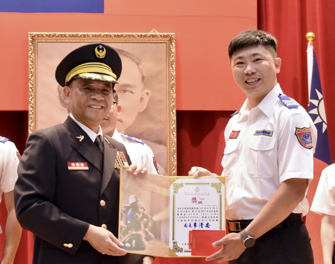全国10大「救护之神」出炉！新北消防苏韦祯「夺冠」。(消防局提供)