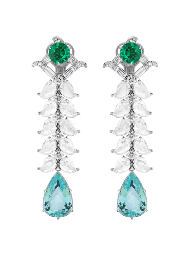 GUCCI以夏季海洋为灵感打造帕拉依巴碧玺耳环，约2880万元。（GUCCI提供）