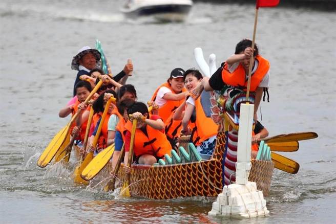 2023新竹市端午节龙舟竞赛强势回归，将于6月22日在南寮旧港盛大登场，图为龙舟赛资料照。（新竹市政府提供／王惠慧新竹传真）
