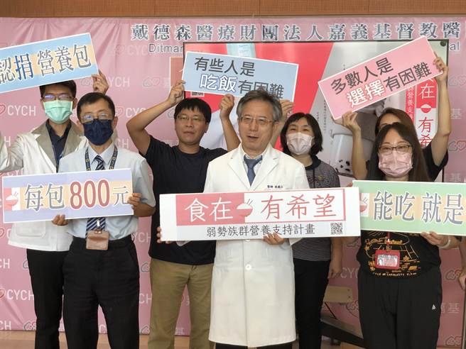 嘉基院长姚维仁期盼大家认捐「营养包」救助弱势免于饿性循环。（廖素慧摄）