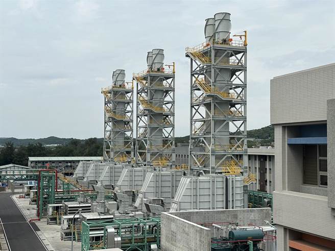 苗栗通霄电厂今年再新增18万「快打部队」新机组，并于5月正式商转加入夏季供电行列。（黄婉婷摄）