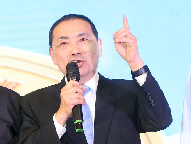 國民黨總統參選人侯友宜16日出席陸軍官校校友會會員大會，並呼籲大家團結一致打贏選戰。（資料照片/范揚光攝）