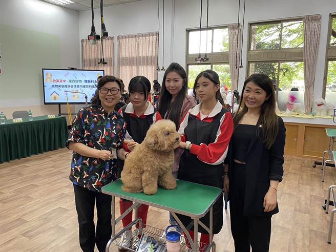 东森宠物业师未来将到校传授专业技术与职场经验。（蔡明亘摄）