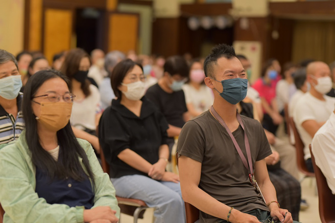 花艺大师凌宗涌讲座，现场及线上观眾共5716名观眾聆听。（图／惠中寺提供）