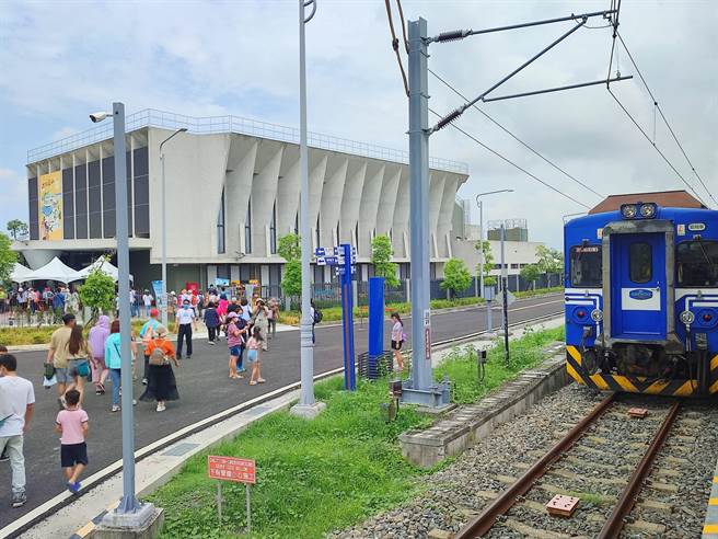 上周潮州镇公所与屏东市公所携手向台铁申请专车，带千名民眾驶进潮州铁道园区，揭开「南方小站」的神秘面纱。（蔡奕臻提供／谢佳潾屏东传真）