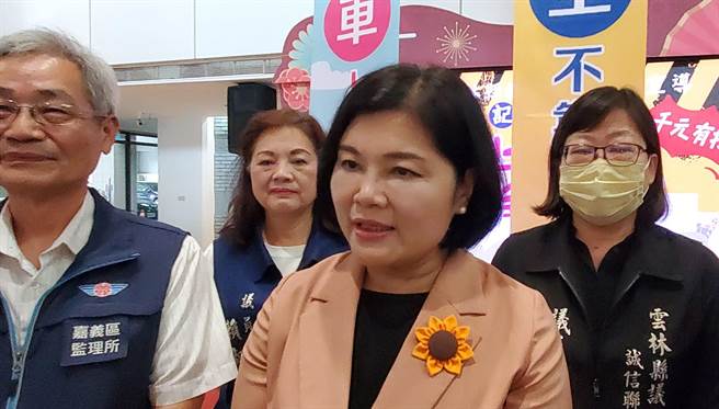 外国YouTuber嘲笑云林有「台客屎味，县长张丽善高EQ回应小时候甚至在猪圈旁也照样吃饭！（周丽兰摄）