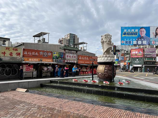 陈美枝去年发愿要在今年都城隍爷生日时，以都城隍爷名义捐赠1辆600万元的消防车。图为都城隍庙广场。（本报资料照）