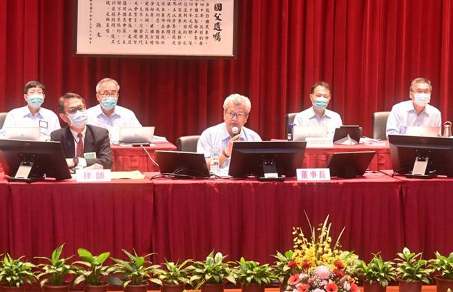 （中钢董事长翁朝栋认为，碳税不应把冶金煤列入徵收项目。图／中钢提供）