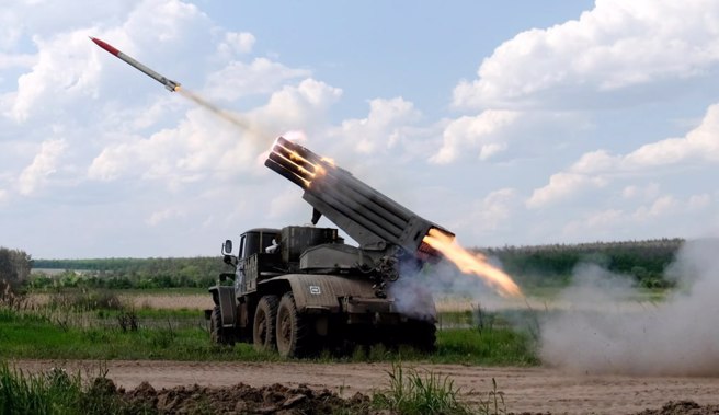 BM-21「冰雹」（Grad）122毫米多管火箭系统于乌东。（俄罗斯国防部）